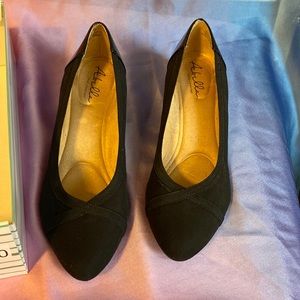 Abella True Comfort low wedge heels. Style: Honey. Sz: 10M.